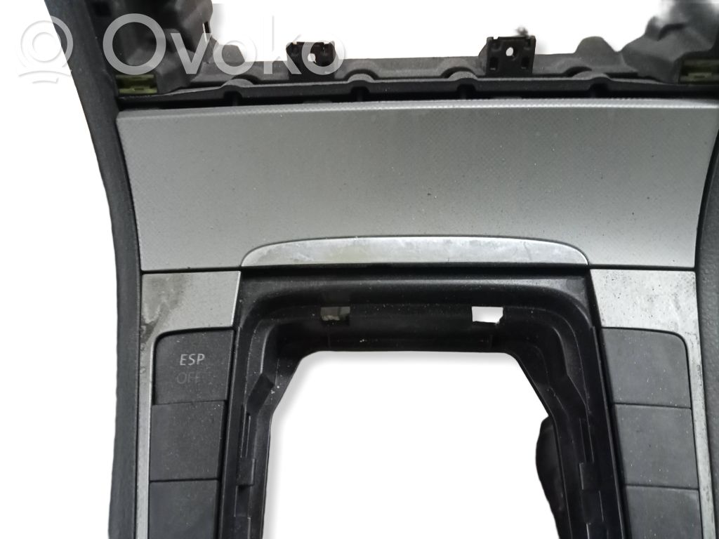 Volkswagen PASSAT B6 Peleninė panelėje 
