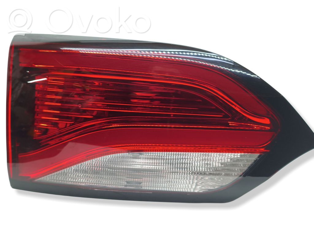 Chrysler Pacifica Aizmugurējais lukturis pārsegā 