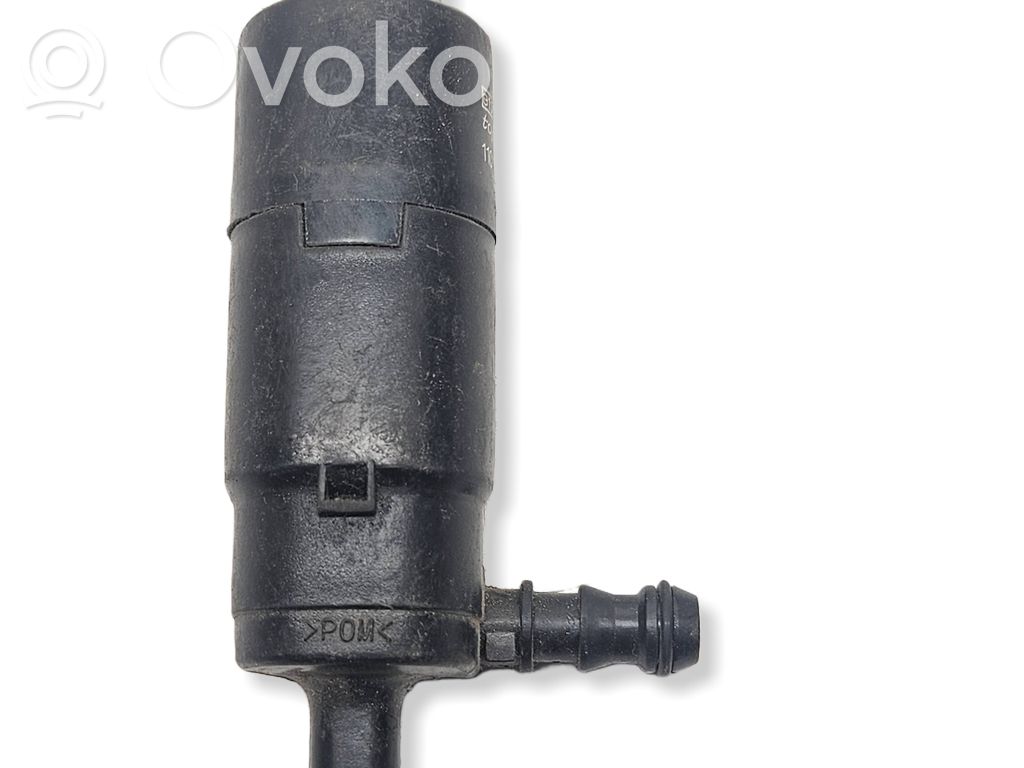 Volkswagen Tiguan Windscreen/windshield washer pump 