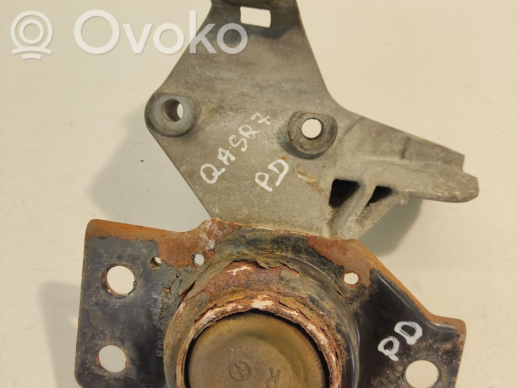 Engine mount bracket   DD131106