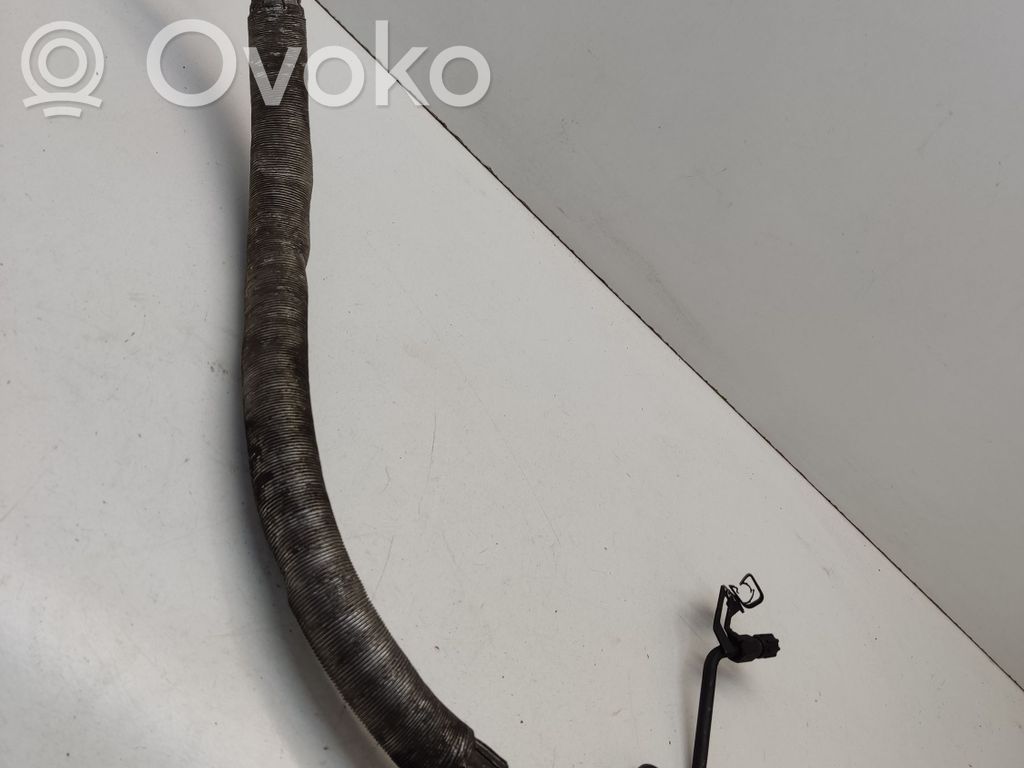 BMW 3 E46 Ilmastointilaitteen putki (A/C) 