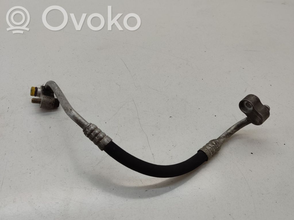 Ilmastointilaitteen putki (A/C)   6905933