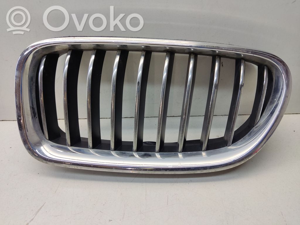 BMW 5 F10 F11 Etupuskurin ylempi jäähdytinsäleikkö 