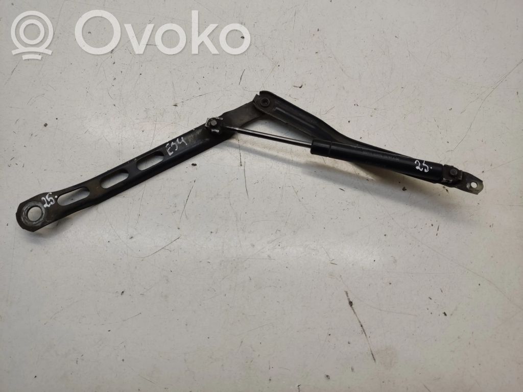 BMW 5 E34 Konepellin kaasujousi 