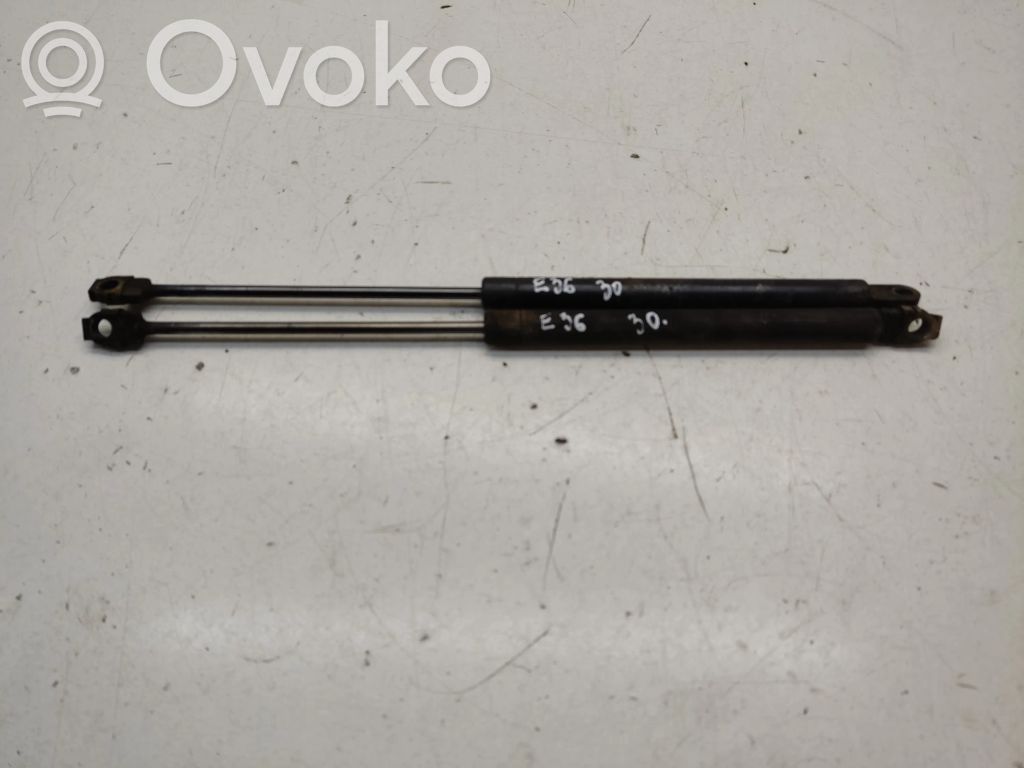 BMW 5 E34 Konepellin kaasujousi 