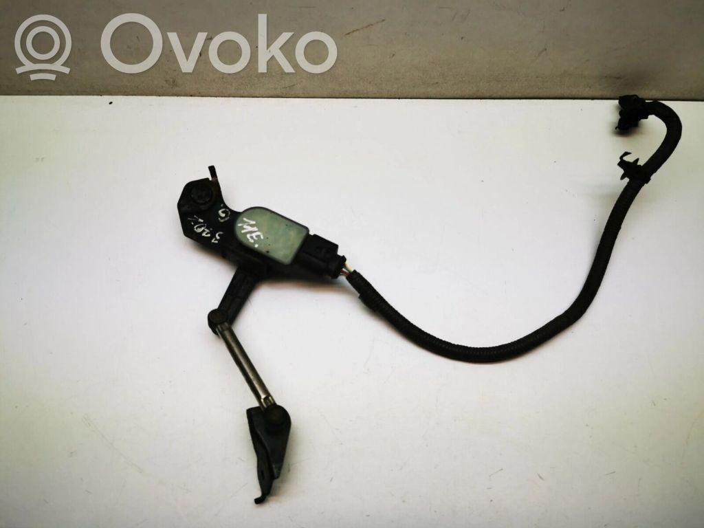 Nissan 370Z Rear air suspension level height sensor 