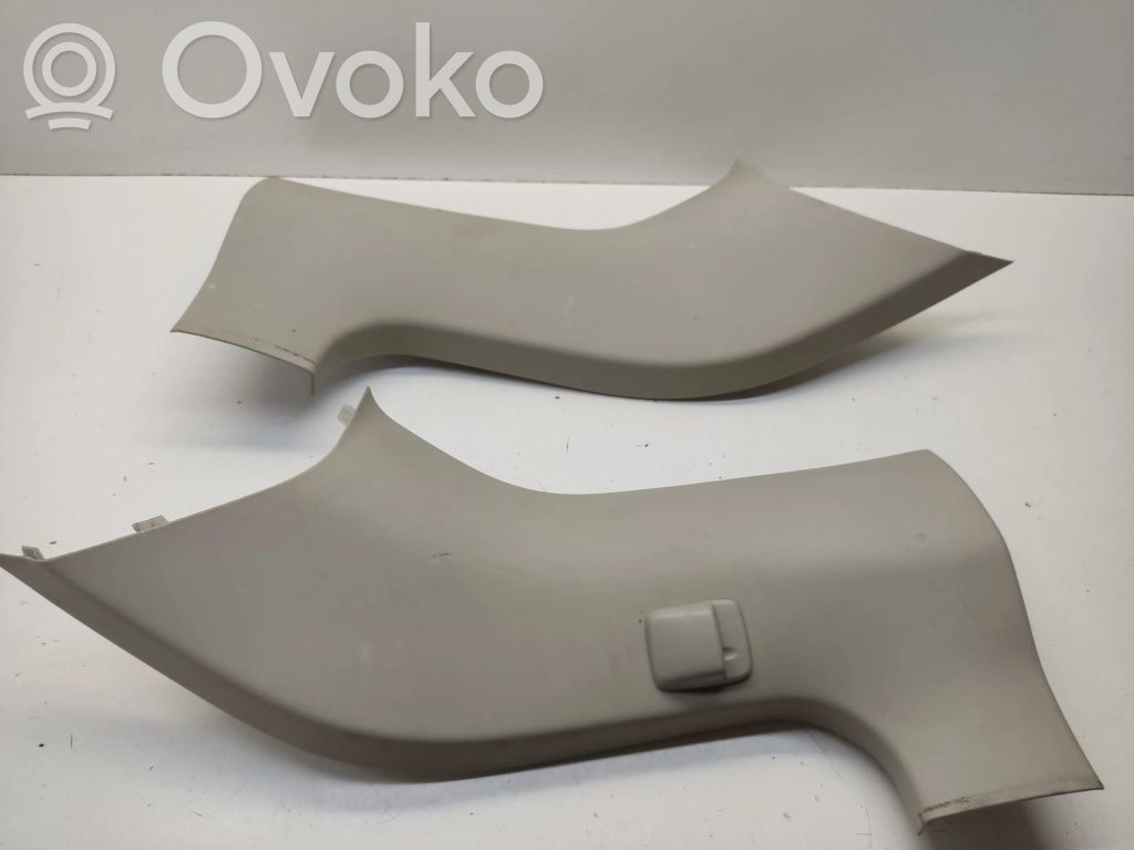 Osłona dolna słupka / D   1EM04BD1AA,0UM05BD1AF,0UM04TRMAD,0UM05TRMAD,1308570