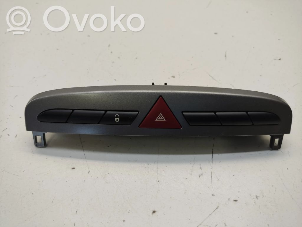 Peugeot 308 Hazard light switch 