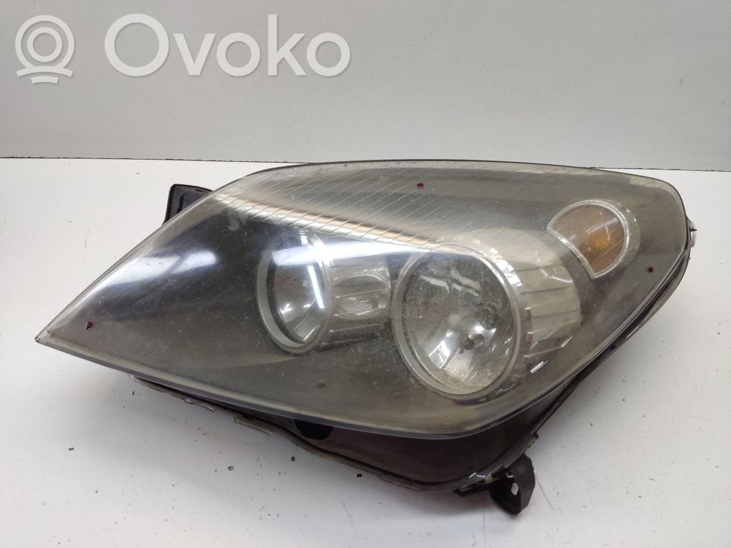 Opel Astra H Lampa przednia 