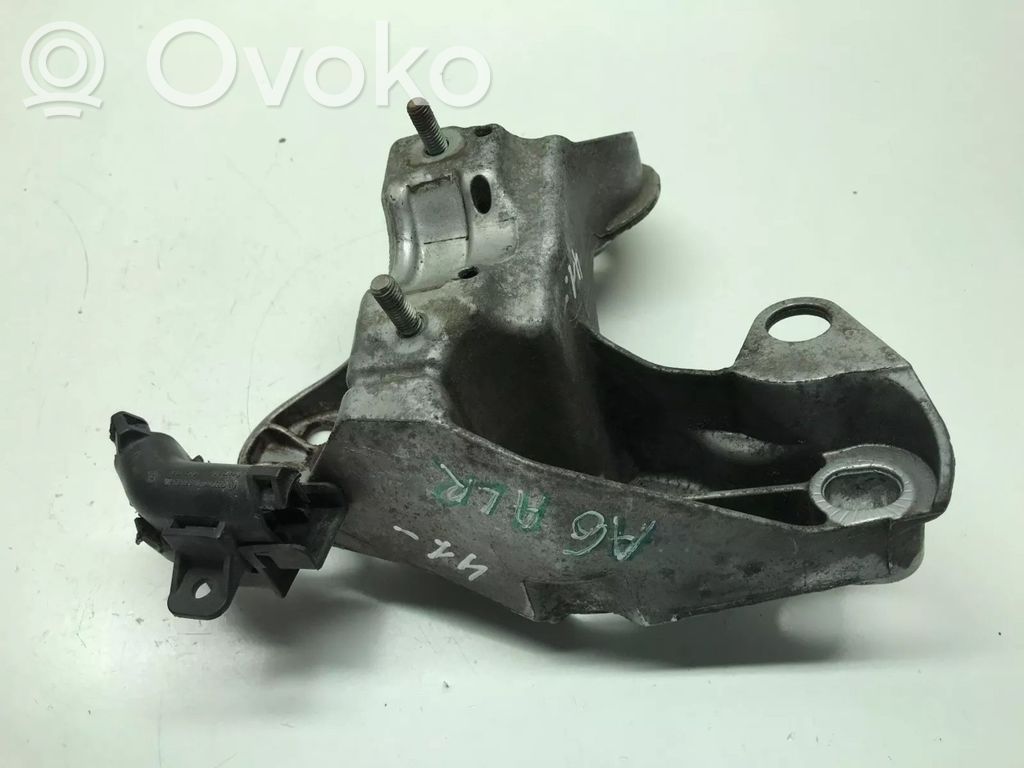 Audi A6 Allroad C5 Engine mounting bracket 