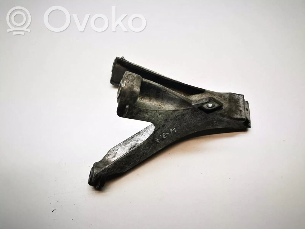 Audi A4 S4 B7 8E 8H Engine mounting bracket 