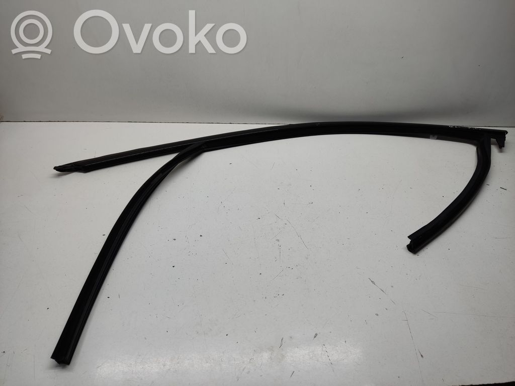BMW 3 G20 G21 Priekinių durų stiklo apdaila 
