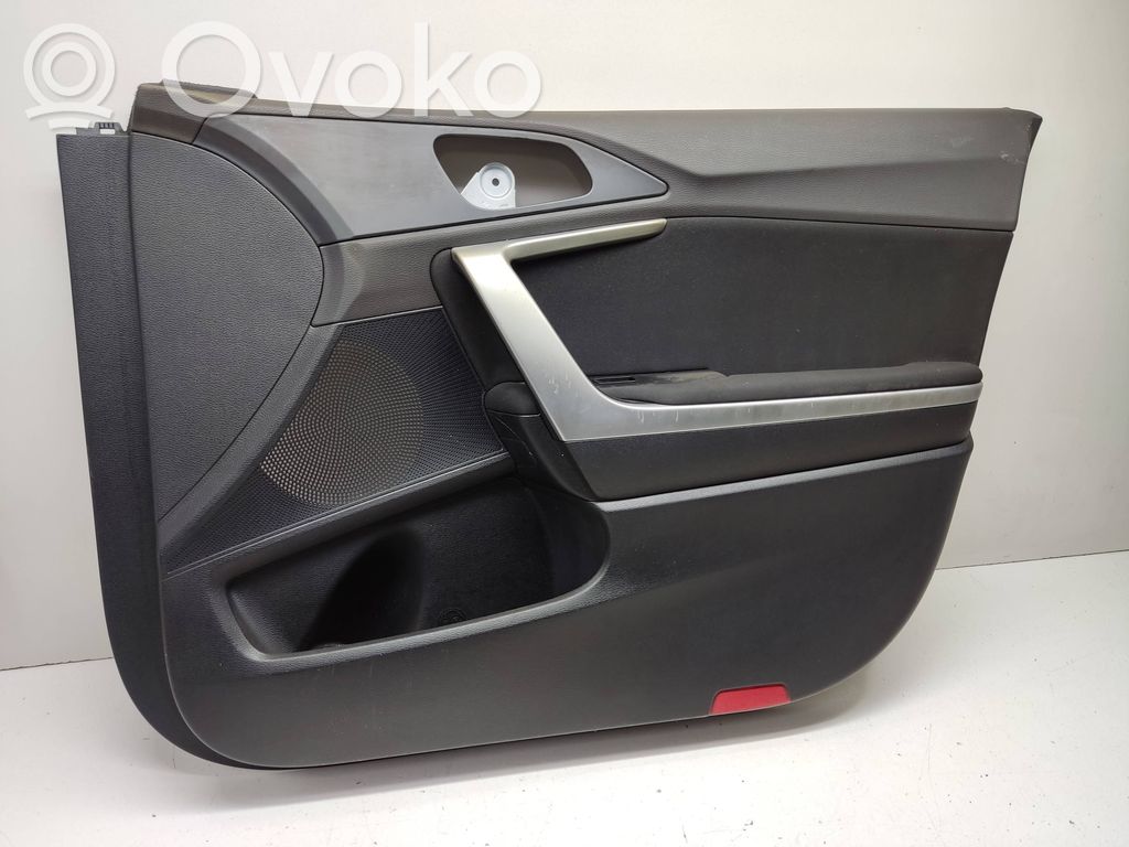 KIA Ceed Etuoven verhoilu 