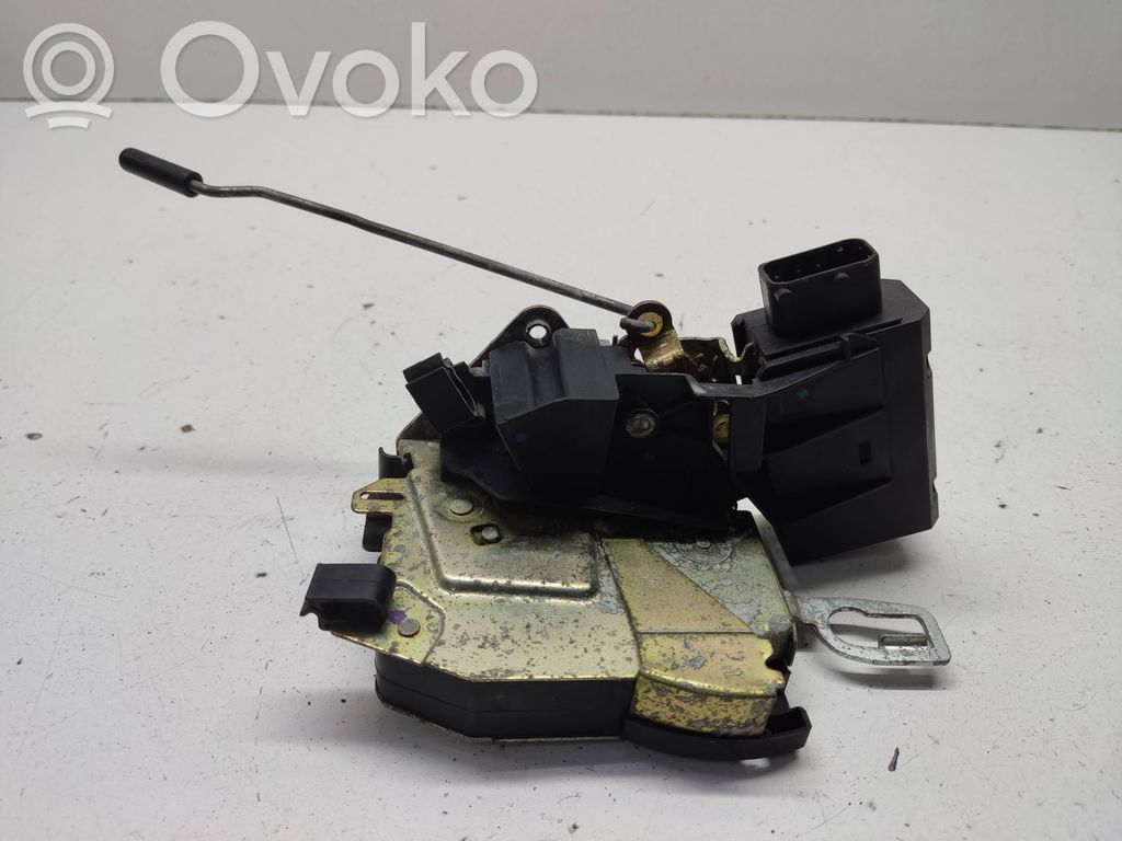 BMW 3 E36 Priekšpusē slēdzene 
