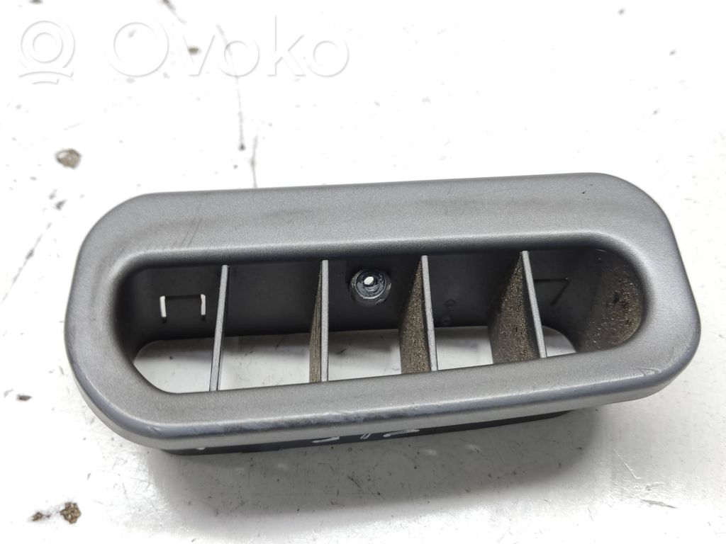 BMW 7 E65 E66 Šoninės oro grotelės 