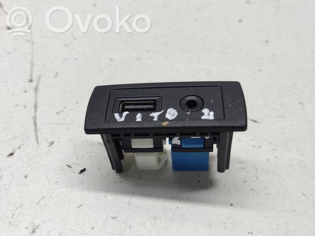 Mercedes-Benz Vito Viano W447 Gniazdo / Złącze USB 