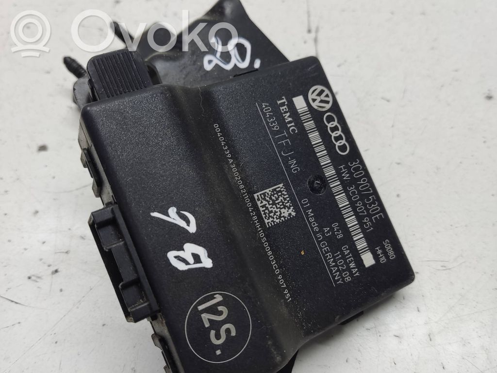 Volkswagen PASSAT B7 Módulo de control Gateway 