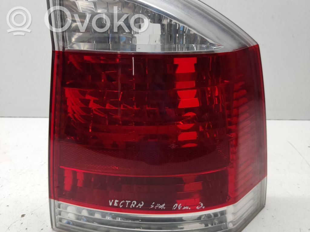 Opel Vectra C Задний фонарь в кузове 