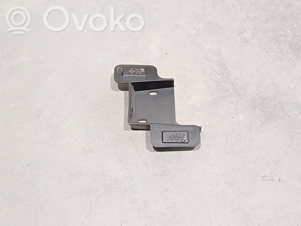 Ford Kuga III Etupuskurin kannake 