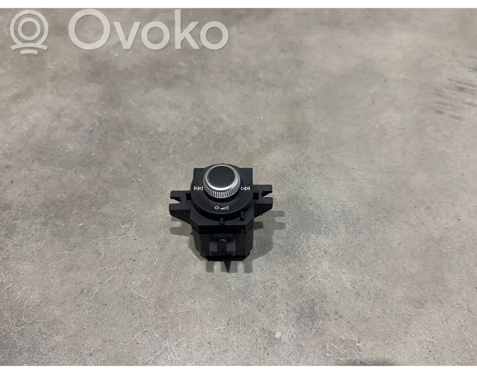 Audi TT TTS RS Mk3 8S Przyciski / Przełącznik regulacji głośności 
