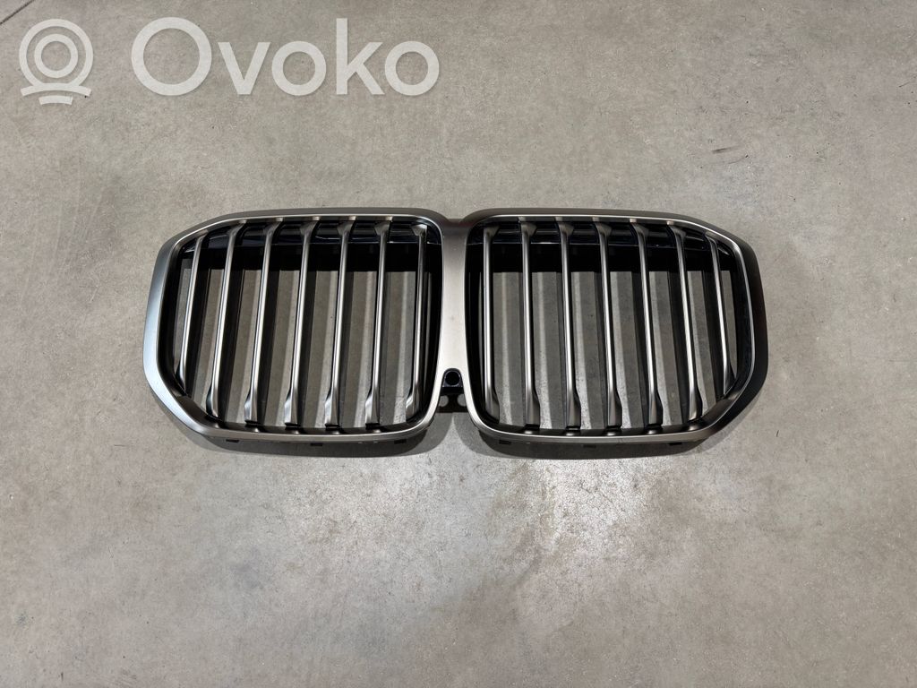 BMW X7 G07 Maskownica / Grill / Atrapa górna chłodnicy 