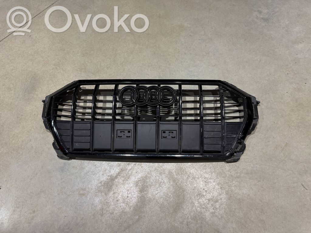Audi Q3 F3 Maskownica / Grill / Atrapa górna chłodnicy 