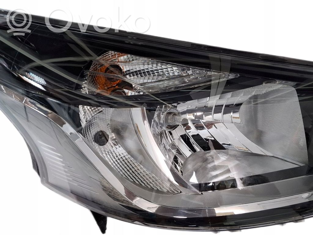 Renault Trafic III (X82) Lampa przednia 