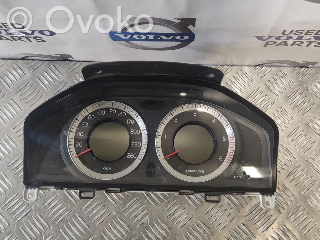Volvo V70 Speedometer (instrument cluster) 
