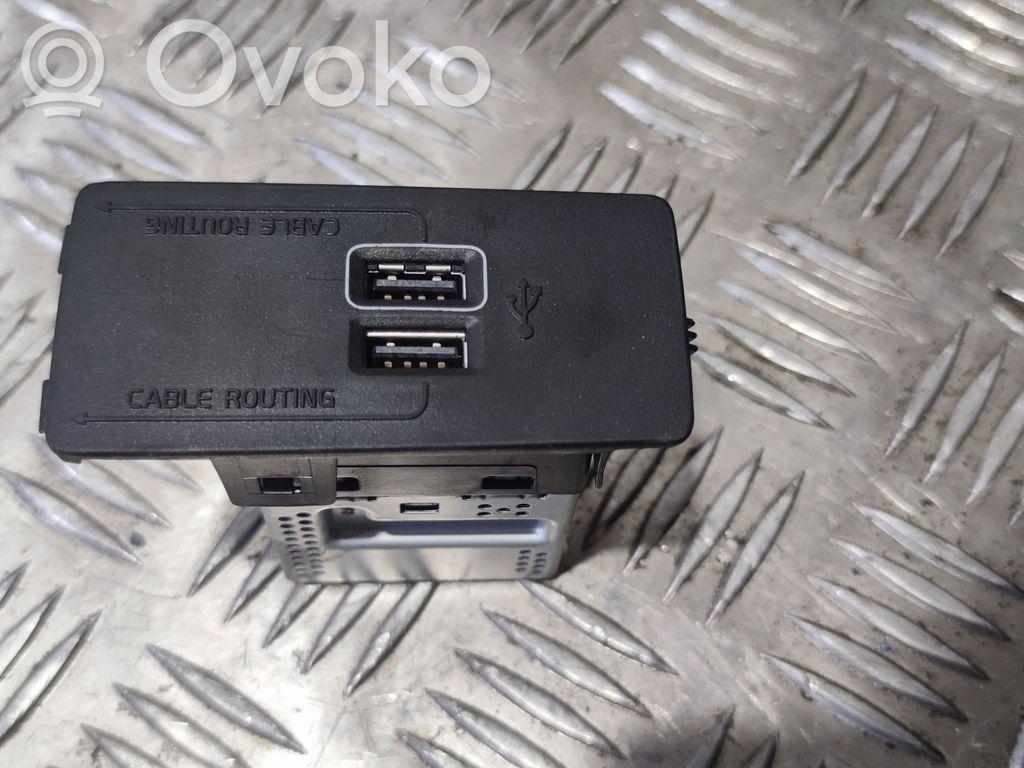 Volvo XC90 USB socket connector 