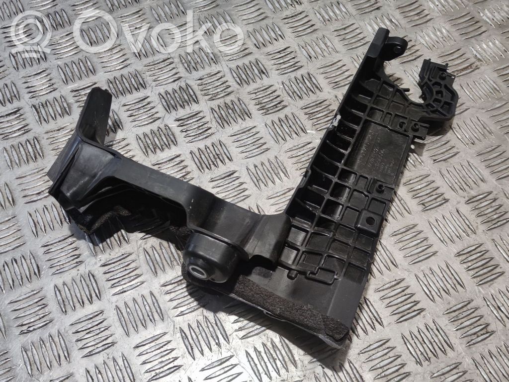 Volvo V60 Akun kiinnike 