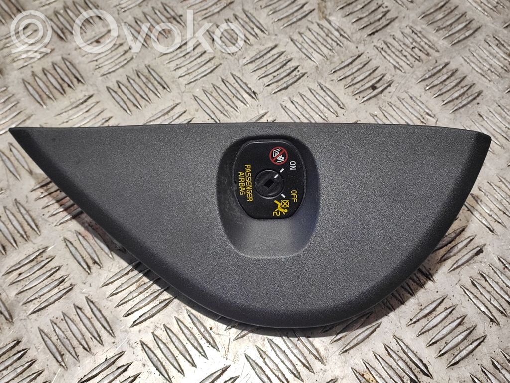 Volvo S60 Boczny element deski rozdzielczej 