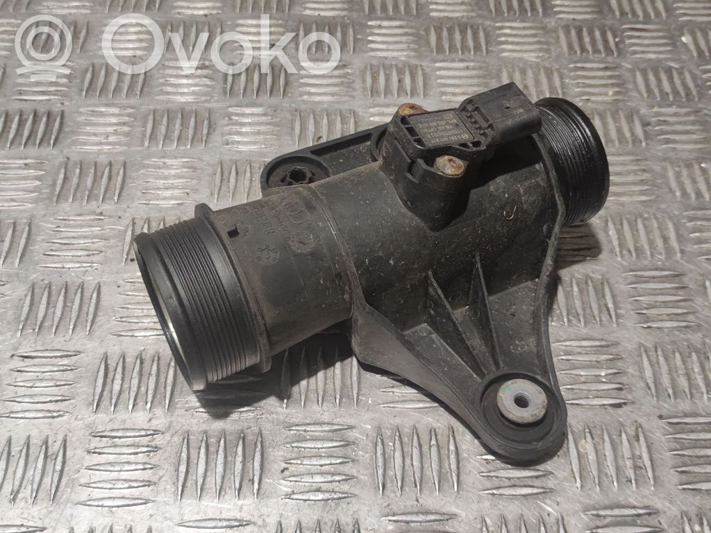 Mercedes-Benz C W205 Intercooler pipe mounting bracket 