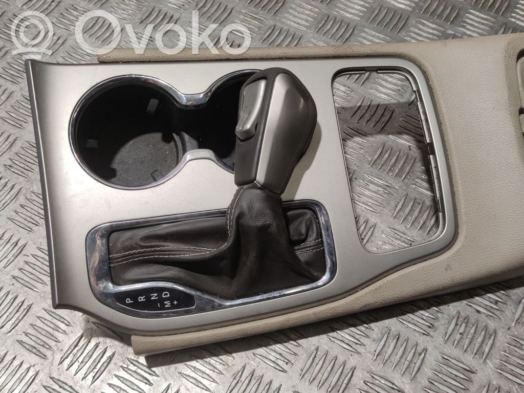 Jeep Grand Cherokee Hansikaslokeron koristelista 