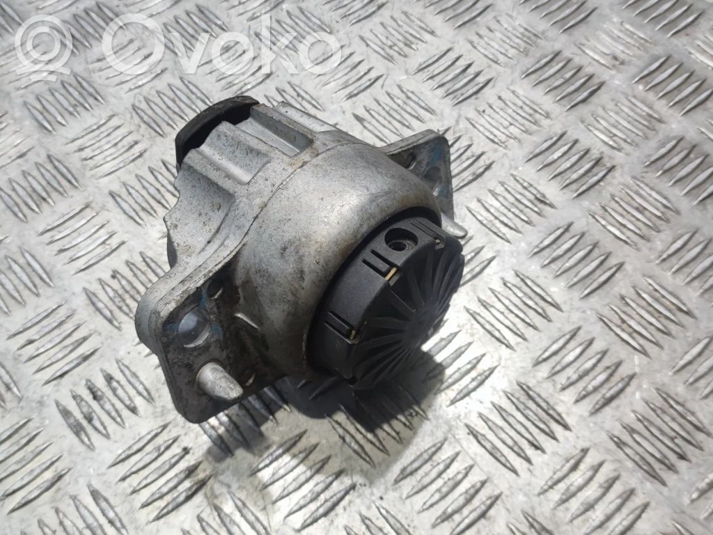 Engine mount bracket   JK836A003