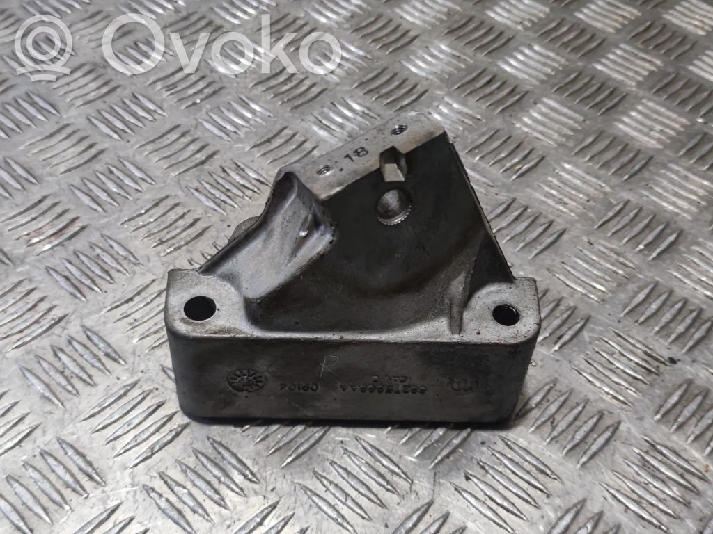 Jeep Grand Cherokee Engine mounting bracket 