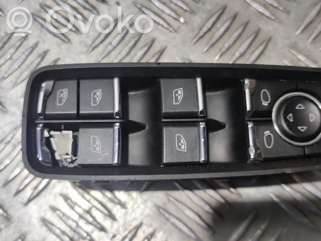 Porsche Cayenne (92A) Electric window control switch 