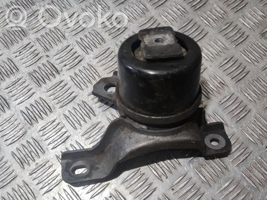 Volvo XC70 Engine mount bracket 