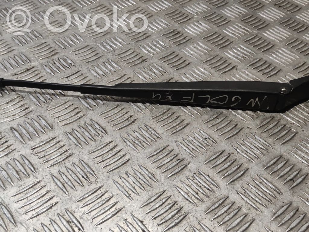 Volkswagen Golf V Priekinio stiklo valytuvų kojelė 