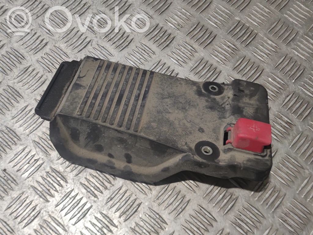 Volvo S90, V90 Sulakerasian kansi 