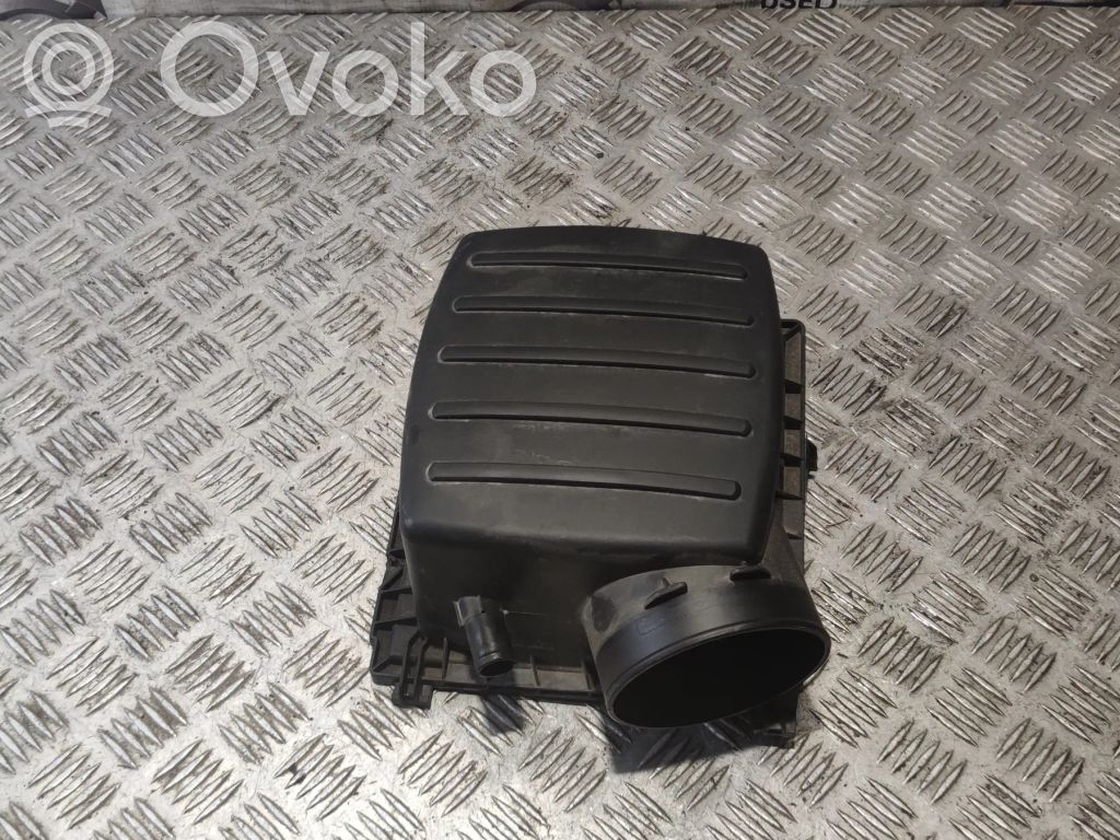 Dodge Durango Air filter box 
