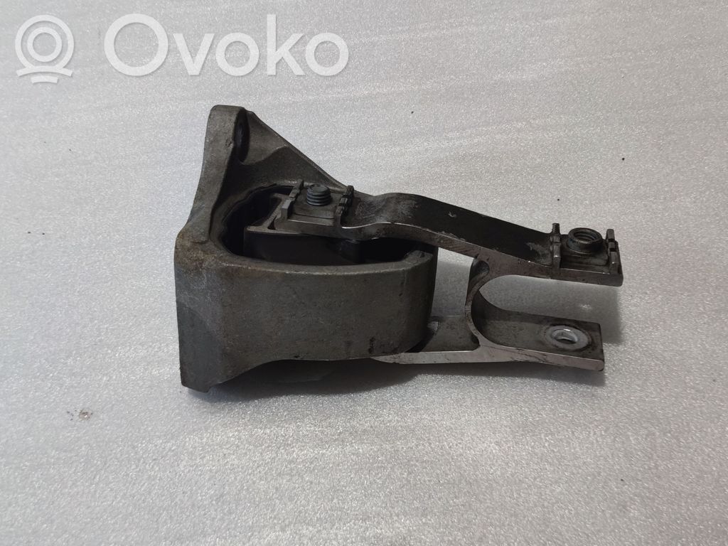Volvo XC60 Engine mount bracket 