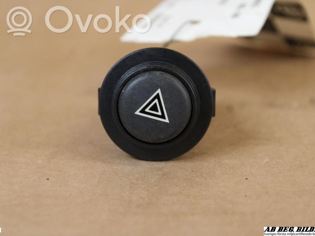 Volvo 440 Hazard light switch 