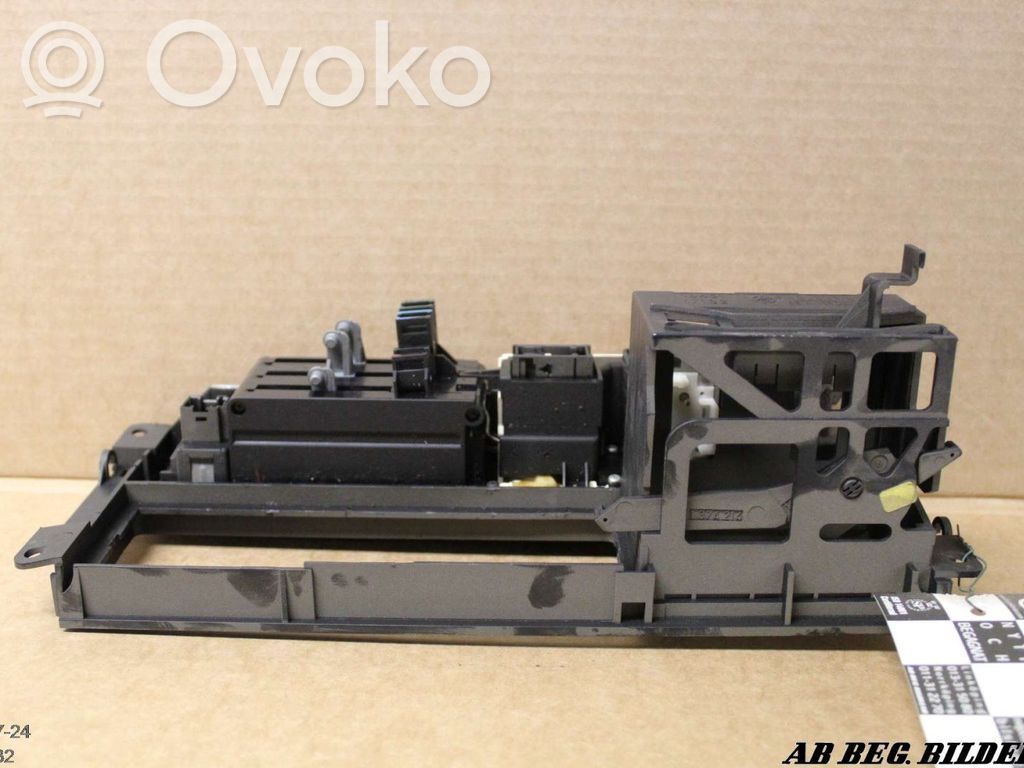 BMW 5 E34 Gaisa kondicioniera / klimata kontroles / salona apsildes vadības bloks (salonā) 