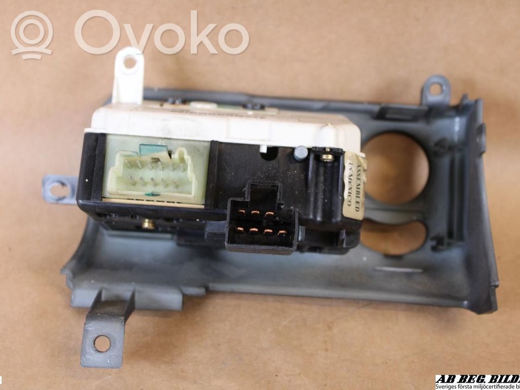 Light switch   P04685532