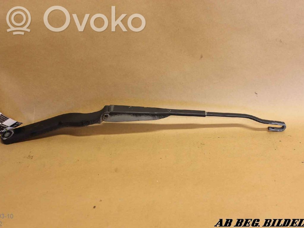 Front wiper blade arm
