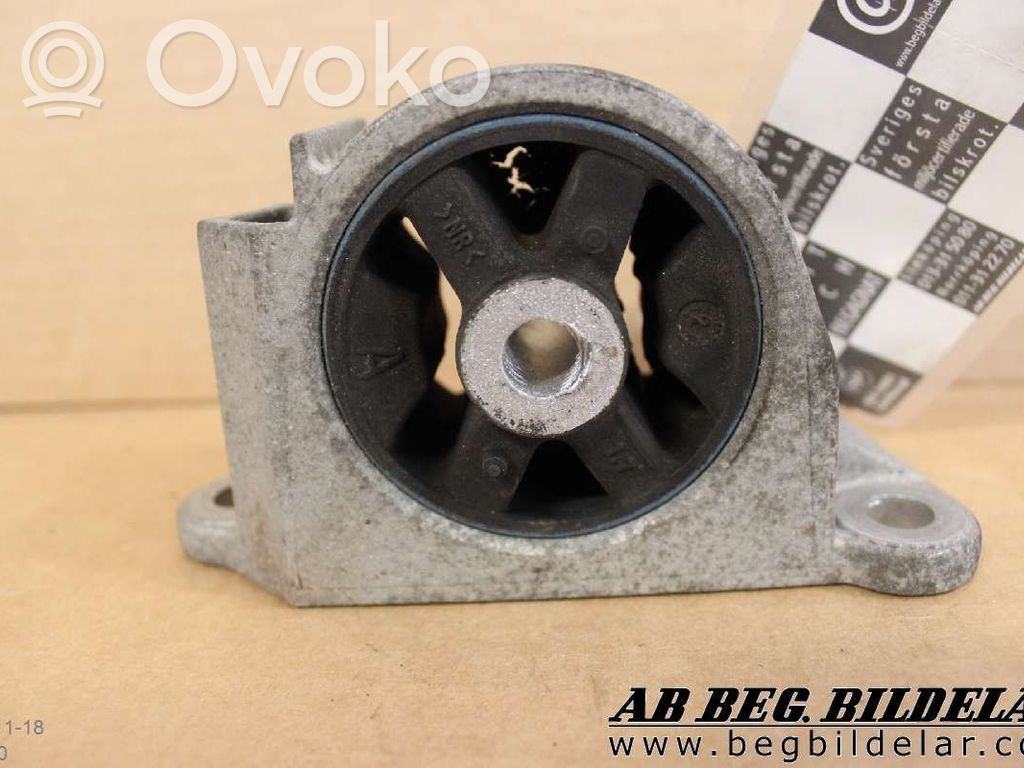 Engine mounting bracket   2211675640502A