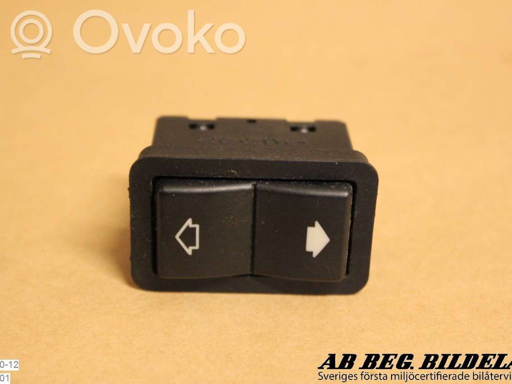 Electric window control switch   8368974