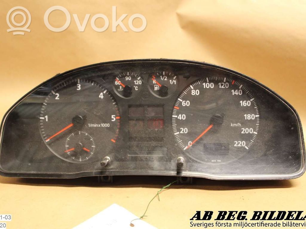Audi A4 S4 B5 8D Speedometer (instrument cluster) 