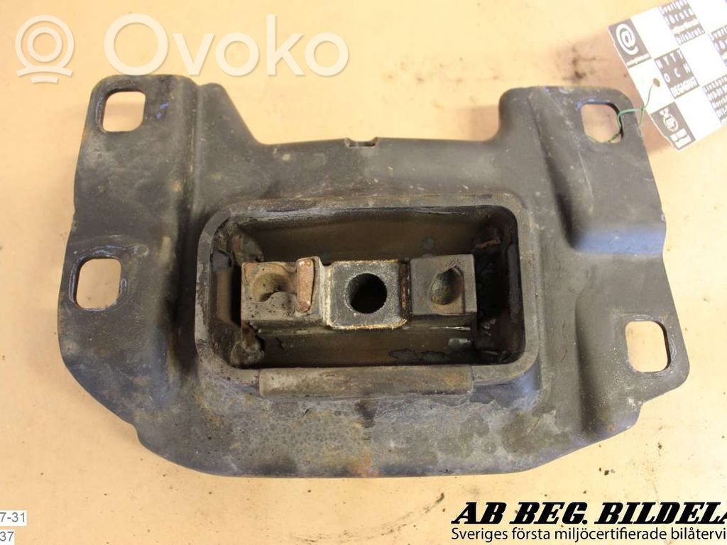 Mazda 3 I Engine mounting bracket 
