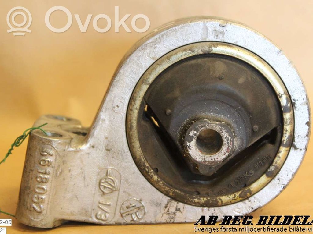 Volvo S40, V40 Engine mounting bracket 